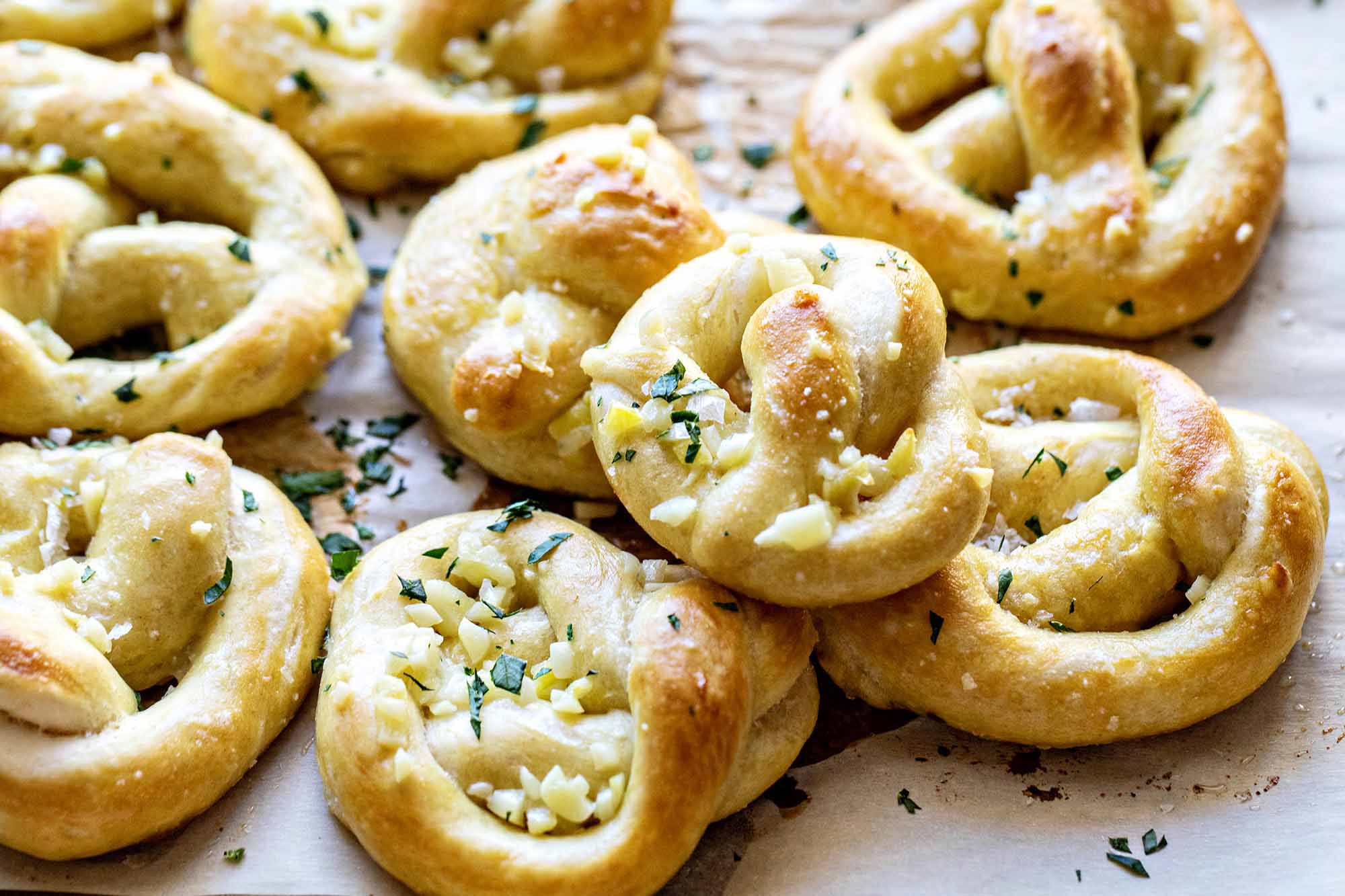 Mini Garlic Butter Pretzels - Recipes full