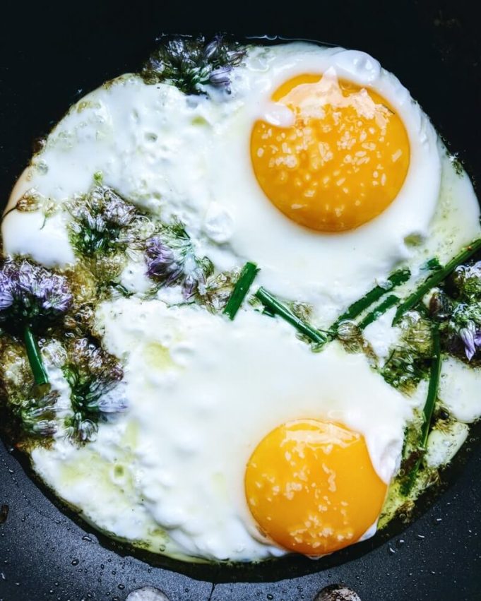 Eggs with Chive Flowers 5 Minutes